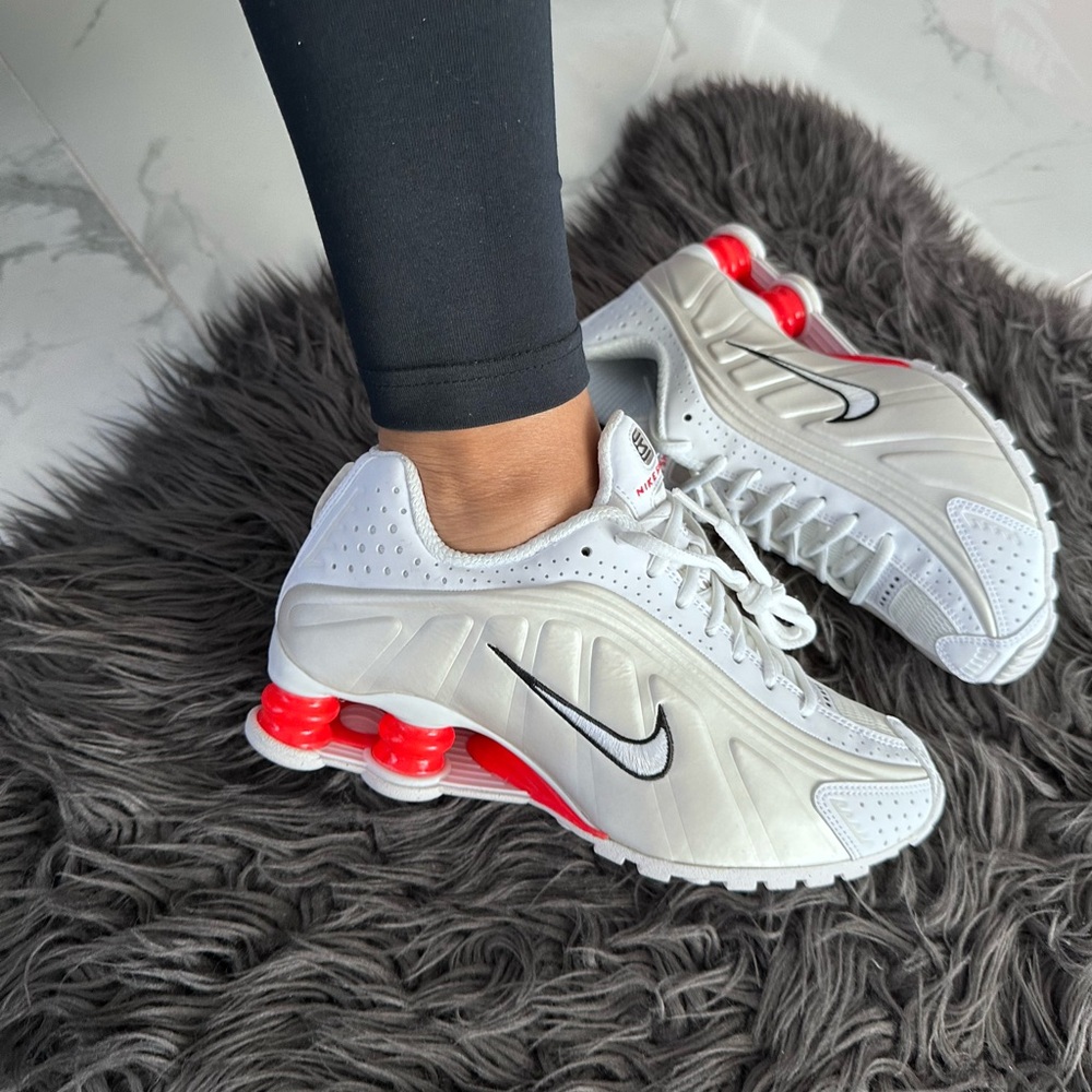 Nike Shox R4 - Picture 1 of 12